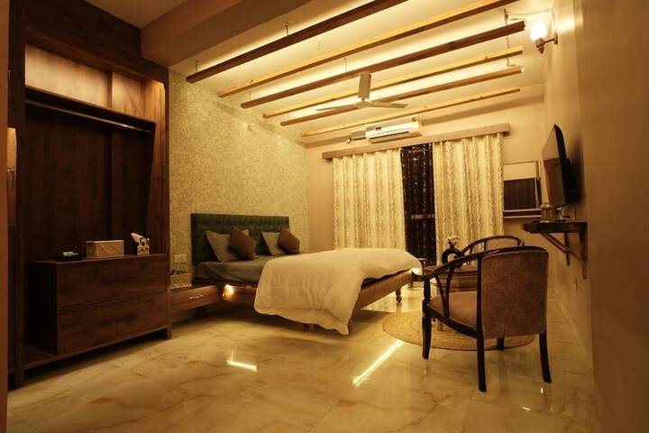 Room 2 of 7