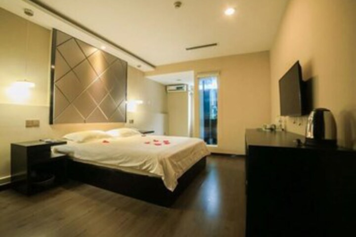Room 11 of 38