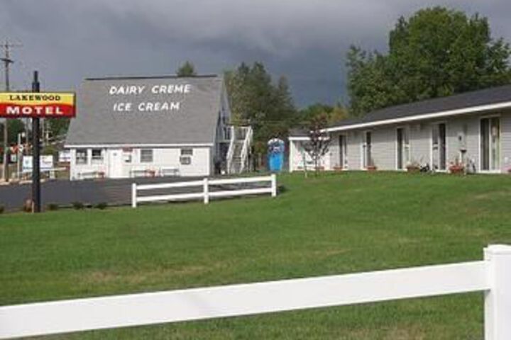 Motel Lakewood Inc in Ludington, MI