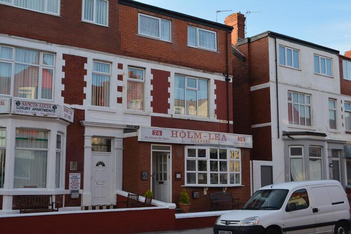 Holm Lea Halal Hotel & miniCINEMA