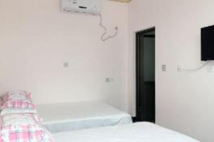 Room 5 of 7