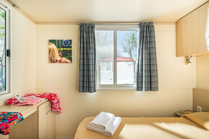 Room 30 of 243