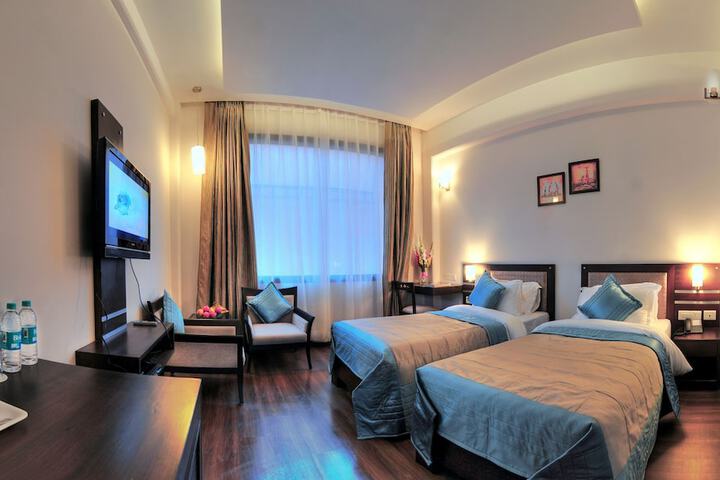 Room 7 of 33