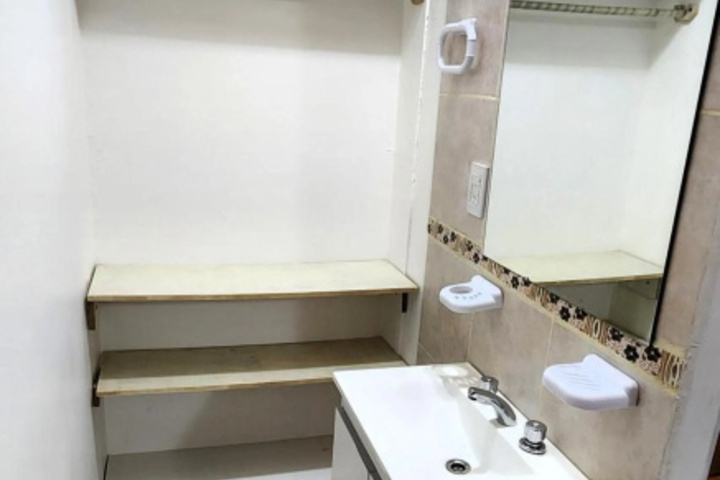 Room 7 of 12