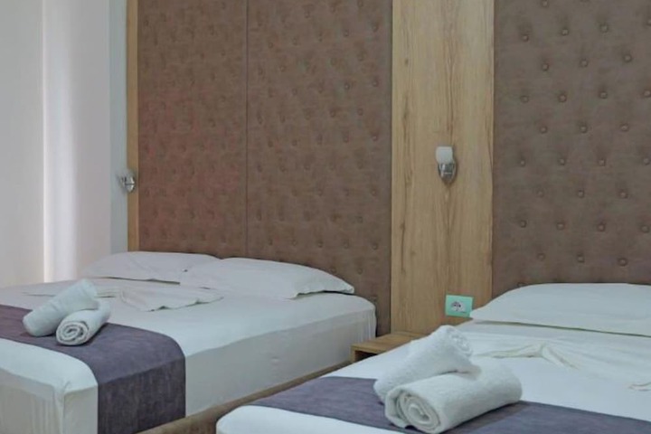 Room 6 of 48