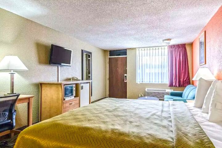 Room 10 of 21