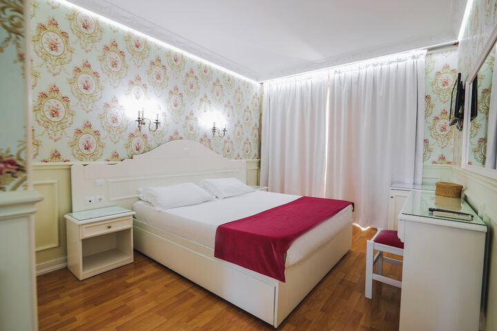 Room 25 of 148
