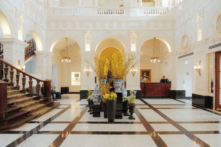 Entrance & Lobby