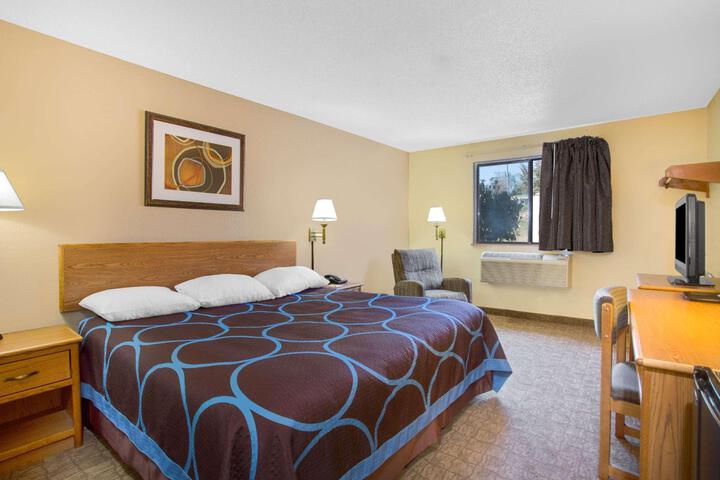 1 King Bed (7 of 8)
