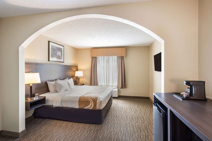 1 King Bed Accessible (8 of 19)