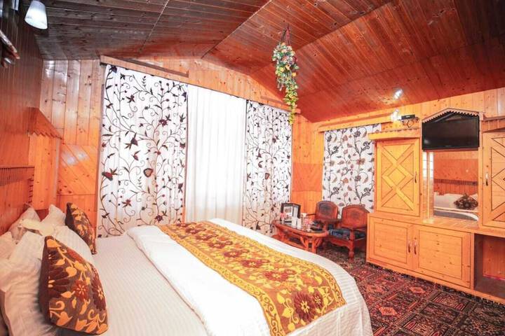 Room 4 of 10
