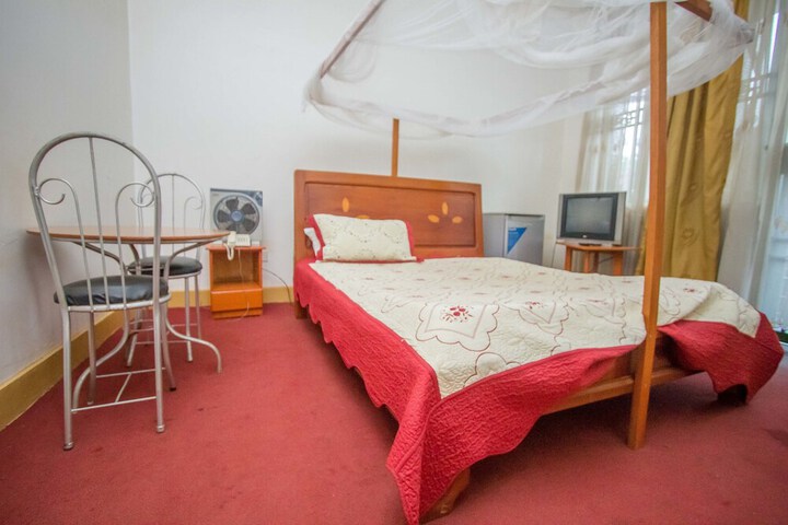 Room 8 of 34