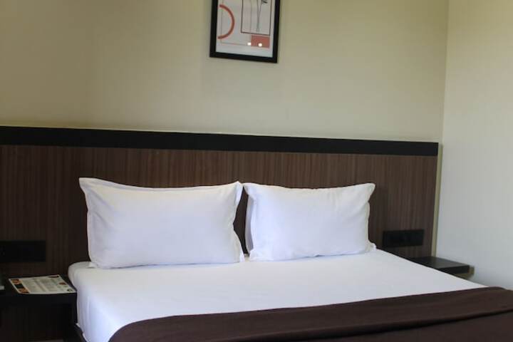 Room 8 of 18