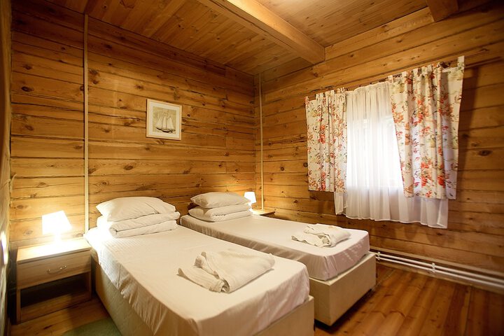 Room 18 of 107