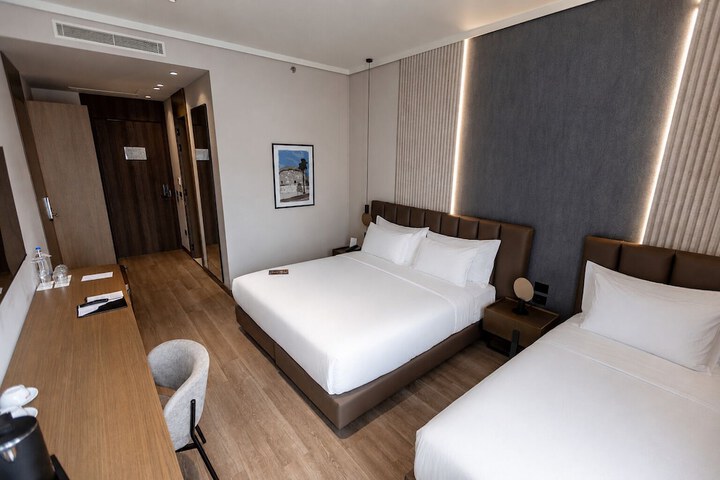 Room 61 of 176