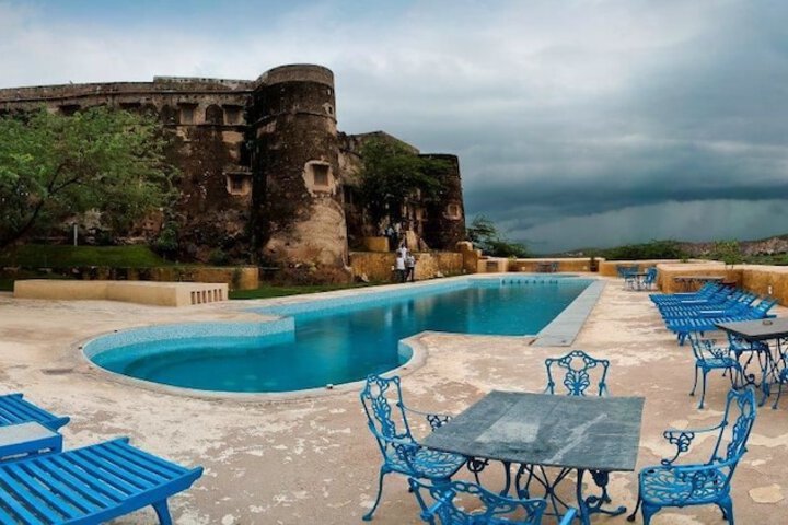 Image of Neemranas - Hill Fort - Kesroli