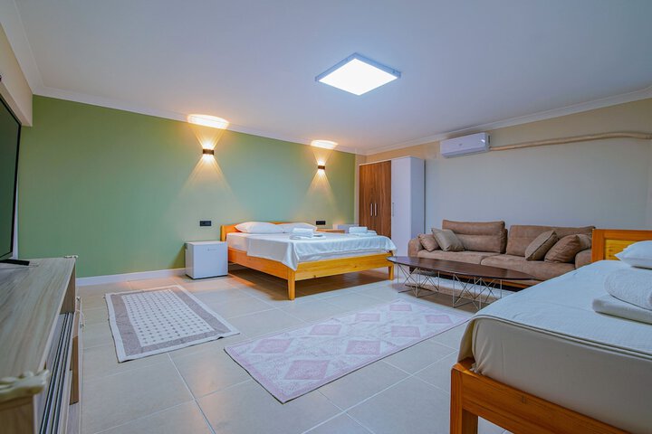 Room 35 of 61