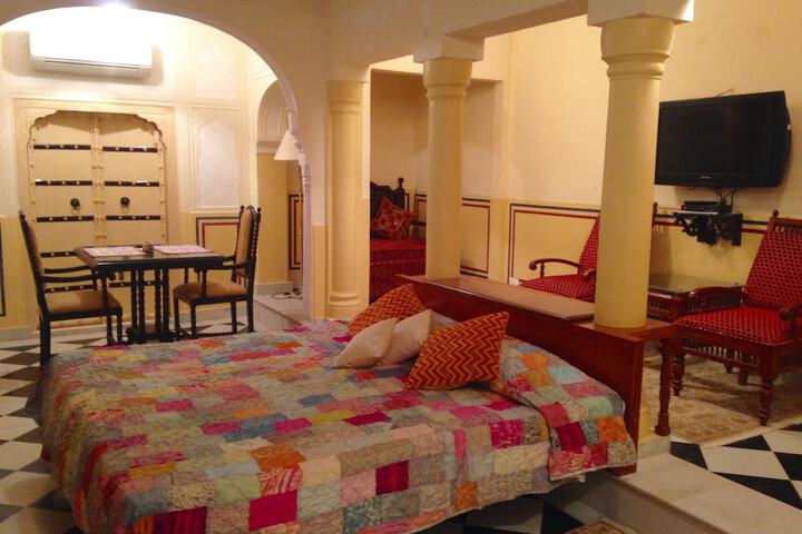Room 18 of 73