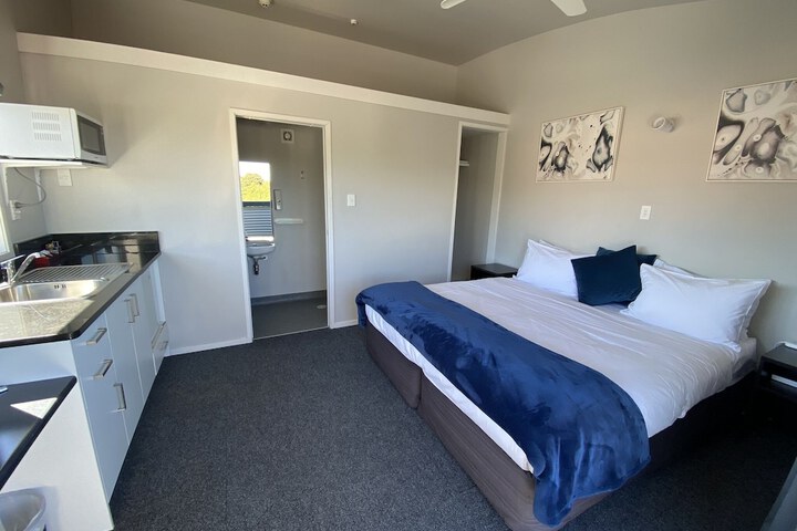 Room 6 of 62