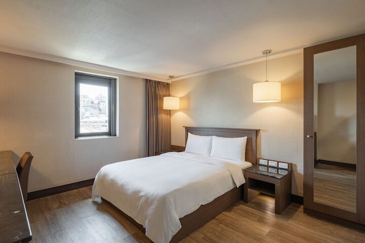 Room 8 of 47
