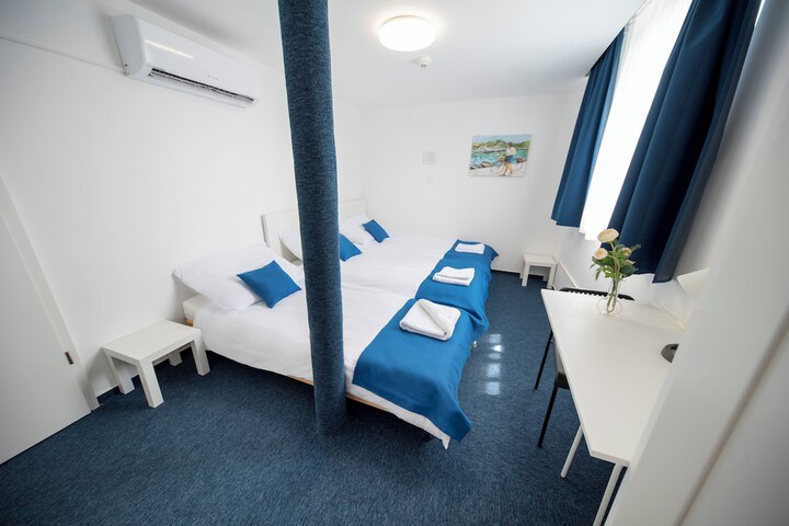 Room 7 of 27