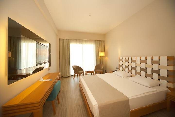 Room 4 of 65