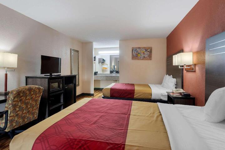 2 Double Beds (17 of 18)