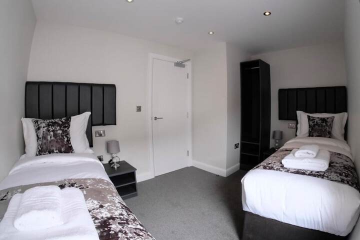 Room 6 of 18