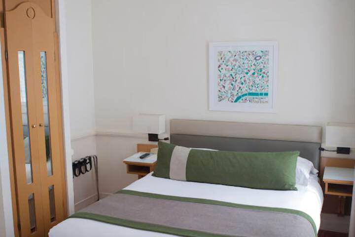 Room 9 of 45