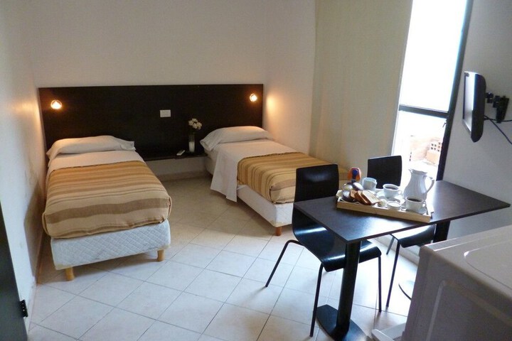 Room 6 of 9
