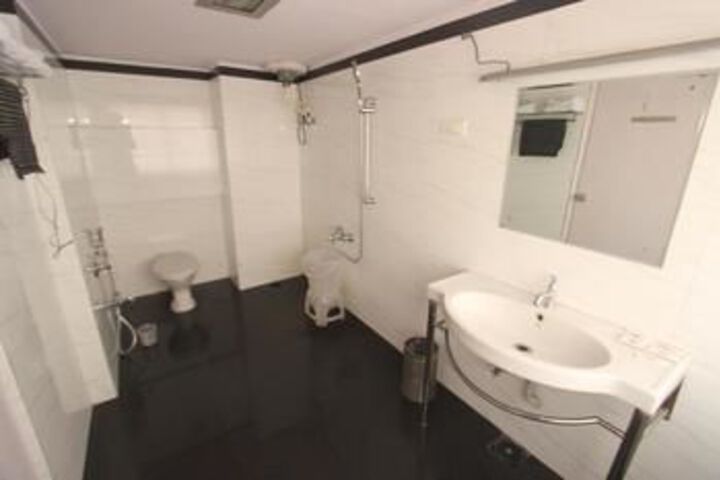 Room 3 of 16