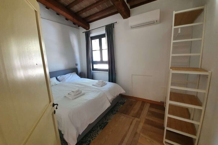 Room 21 of 81