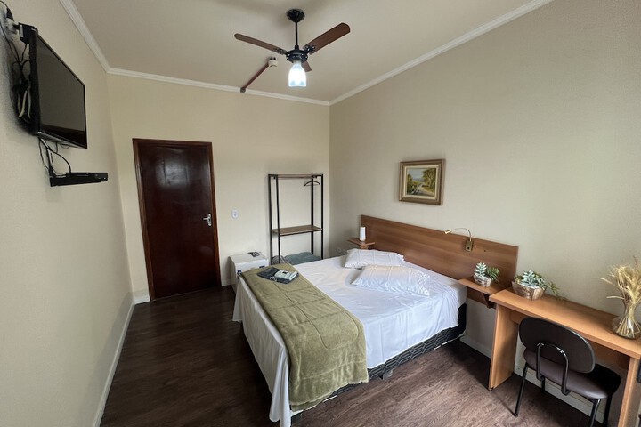 Room 4 of 64