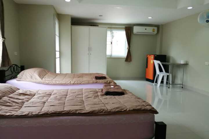 Room 8 of 16