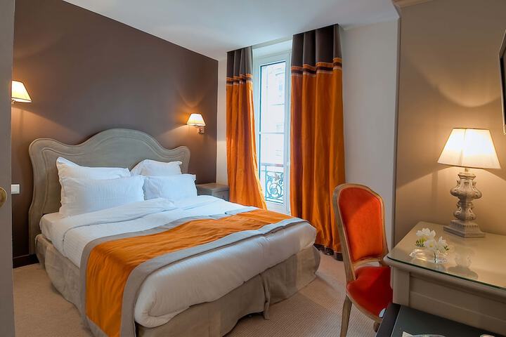 Room 21 of 36