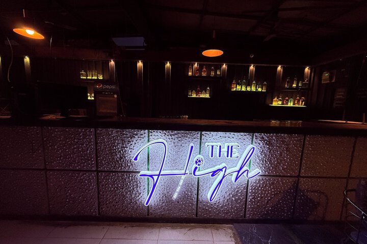 Lounge 44 of 62