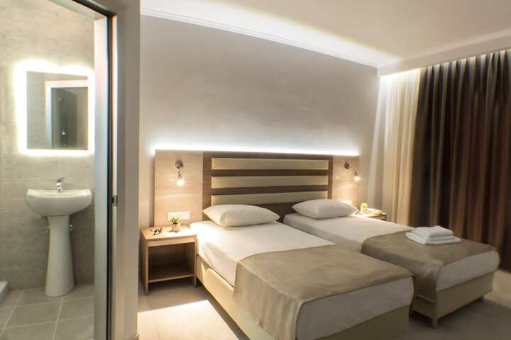 Room 8 of 22