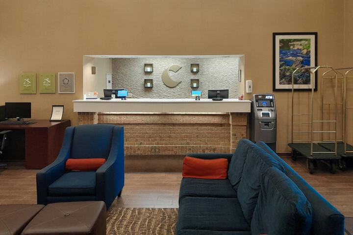 Entrance & Lobby