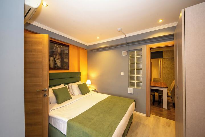 Room 34 of 158