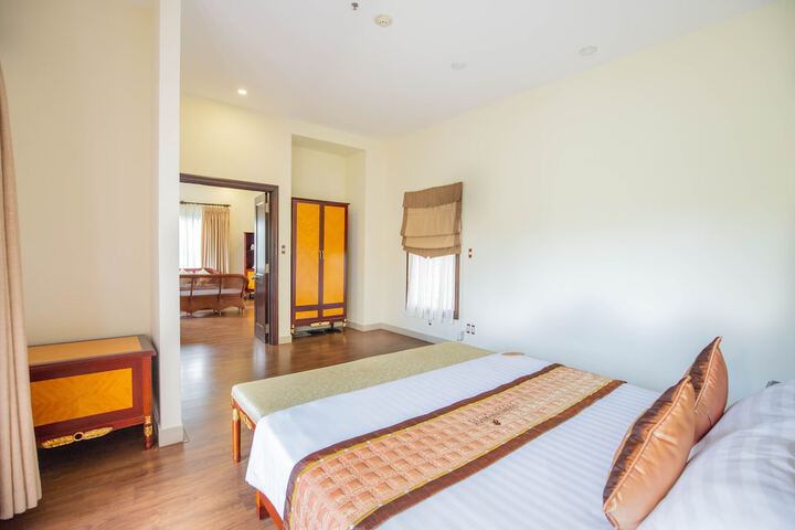 Room 16 of 179