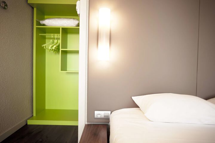 Room 7 of 39