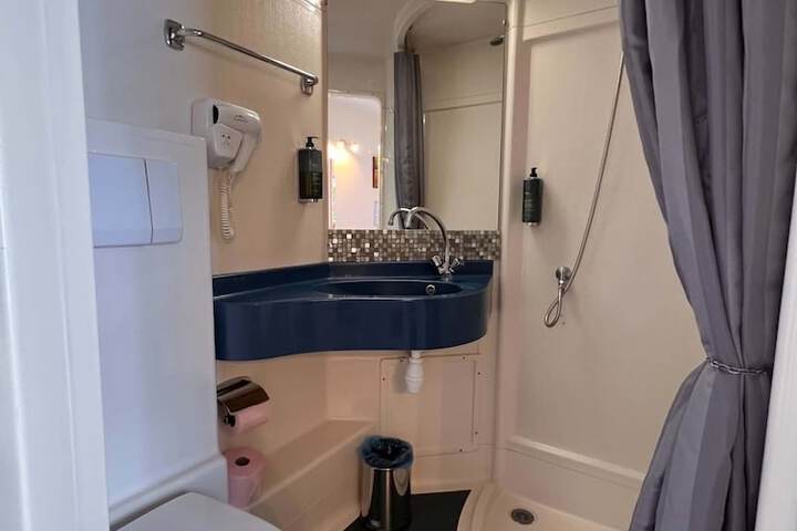 Room 43 of 51