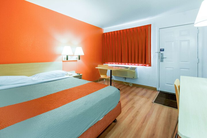 Room 18 of 29