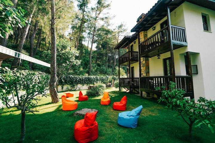 Hotel Exterior 48 of 51
