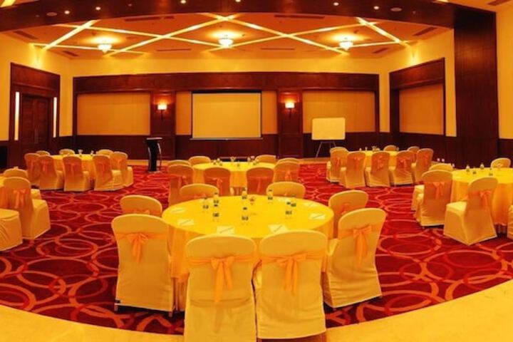 Ballroom/Hall 48 of 60