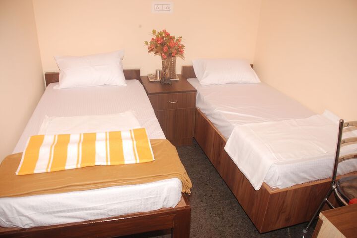 Room 4 of 8