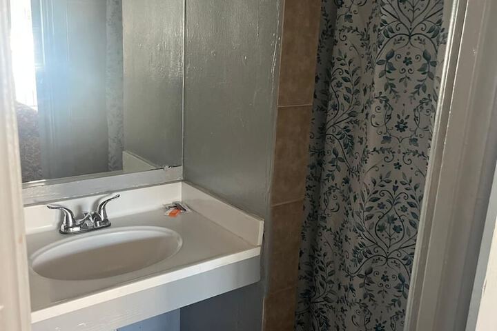 Room 10 of 13