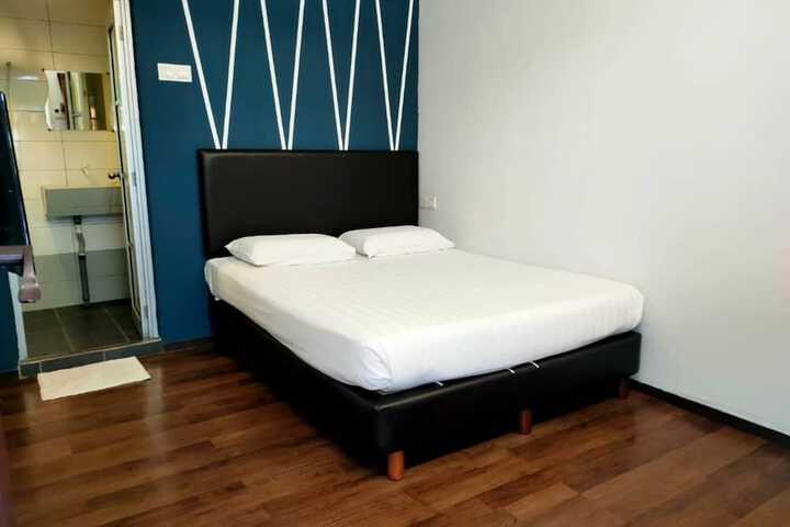 Room 9 of 21