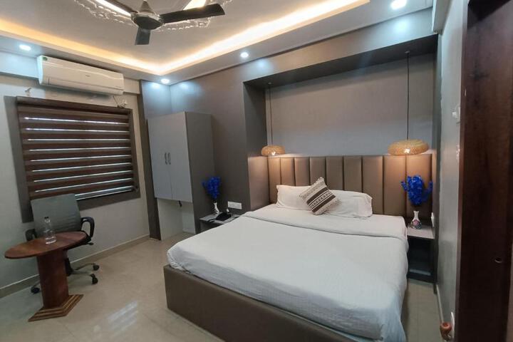 StayVilla Royal Executive Rooms