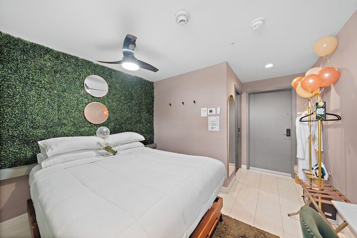 Room 44 of 111